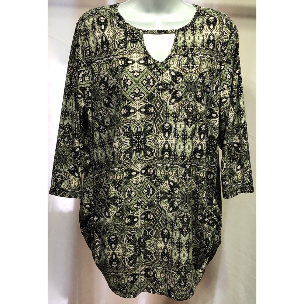 Bobbie Brooks Keyhole Jersey Top 1X Green Multi Geo Ruched Sides boho Cottage